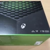 Xbox serie x si presenta in questa scatola