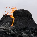 Splendidi video di un drone che sorvola un vulcano in islanda