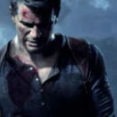 Neil Druckmann mostra una prova di stampa dello steelbook di Uncharted 4