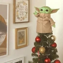 La punta dell'albero di natale 2020 É "baby yoda"