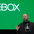 Aaron Greenberg difende le esclusive di Xbox One su Twitter